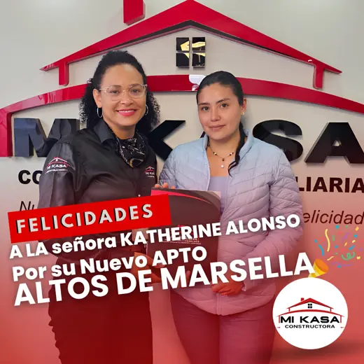 Katherine Alonso recibiendo las llaves de su apartamento en altos de marsella con Mi Kasa
