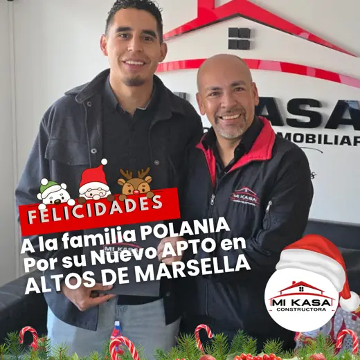 Familia Polanía recibiendo las llaves de su apartamento en altos de marsella con Mi Kasa